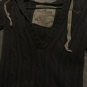 Cute vintage Hollister hoodie! Super cute and not new but in great condition!